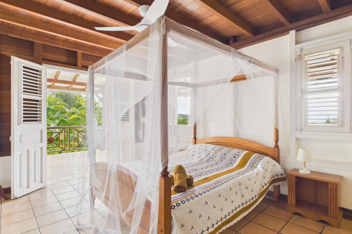 villa-avec-piscine-riviere-salee-martinique-7-pers - chambre 2 vue terrasse
